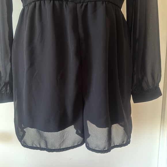 💕Abercrombie & Fitch Black Chiffon Long Sleeve Romper Shorts 4 EUC - Picture 3 of 13